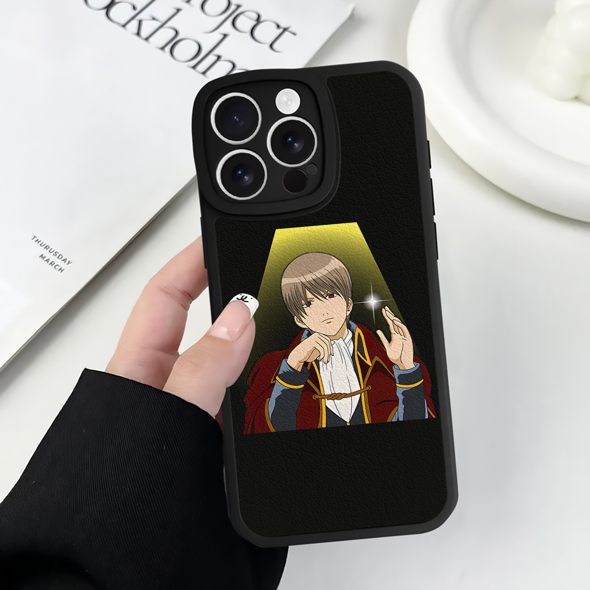 （画像用） ぎんたま 坂田銀時（さかたぎんとき） 神楽 志村新八（しむら しんぱち） GINTAMA Sakata Gintoki Kagura Shimura Shinpachi 【iPhone 16シリーズ対応】シリコンスマホケース（レザー調） 材質：シリコン